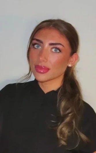 Kyana, lip blush artist